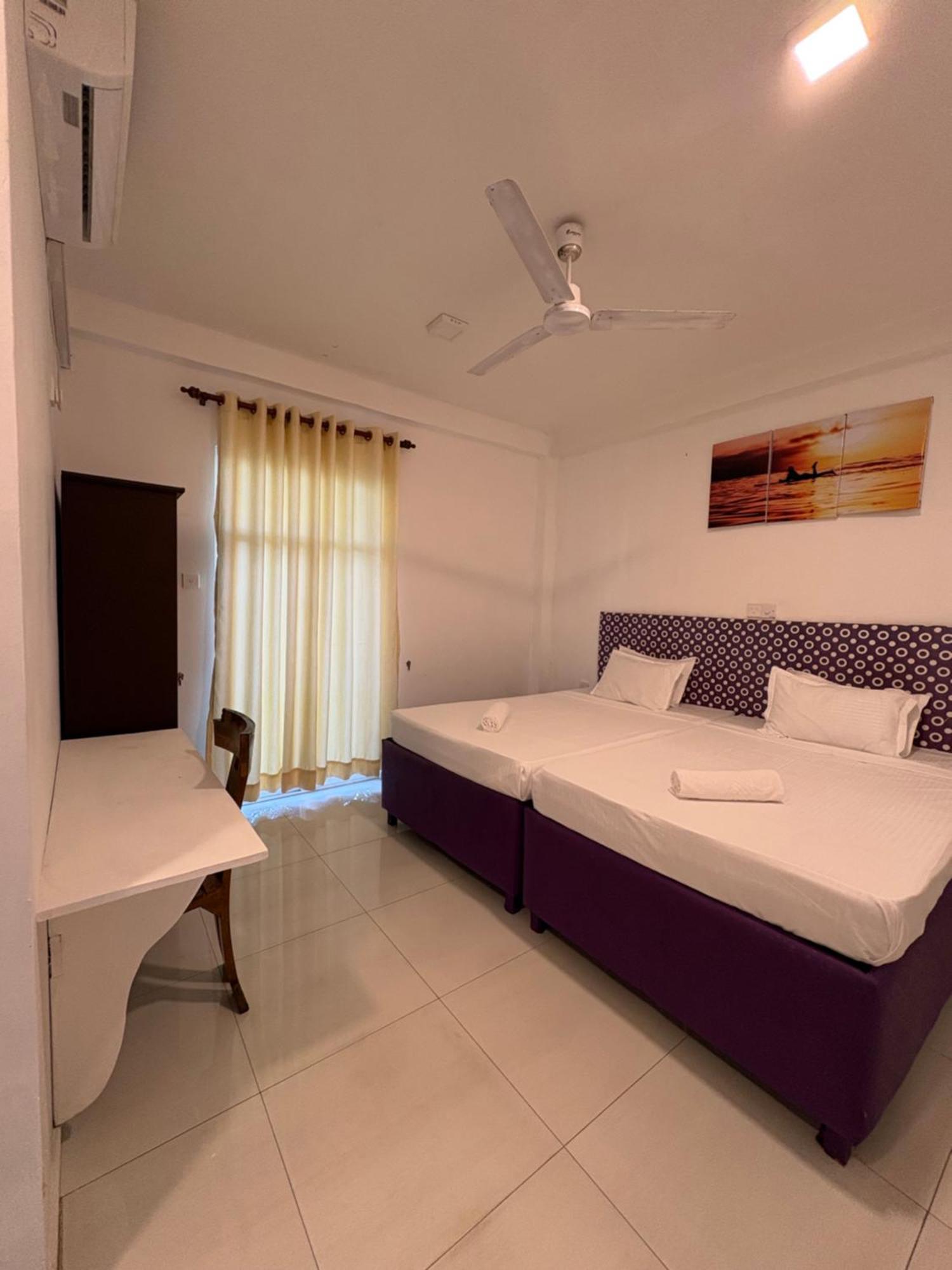 Wake N Flow, Weligama Exteriör bild