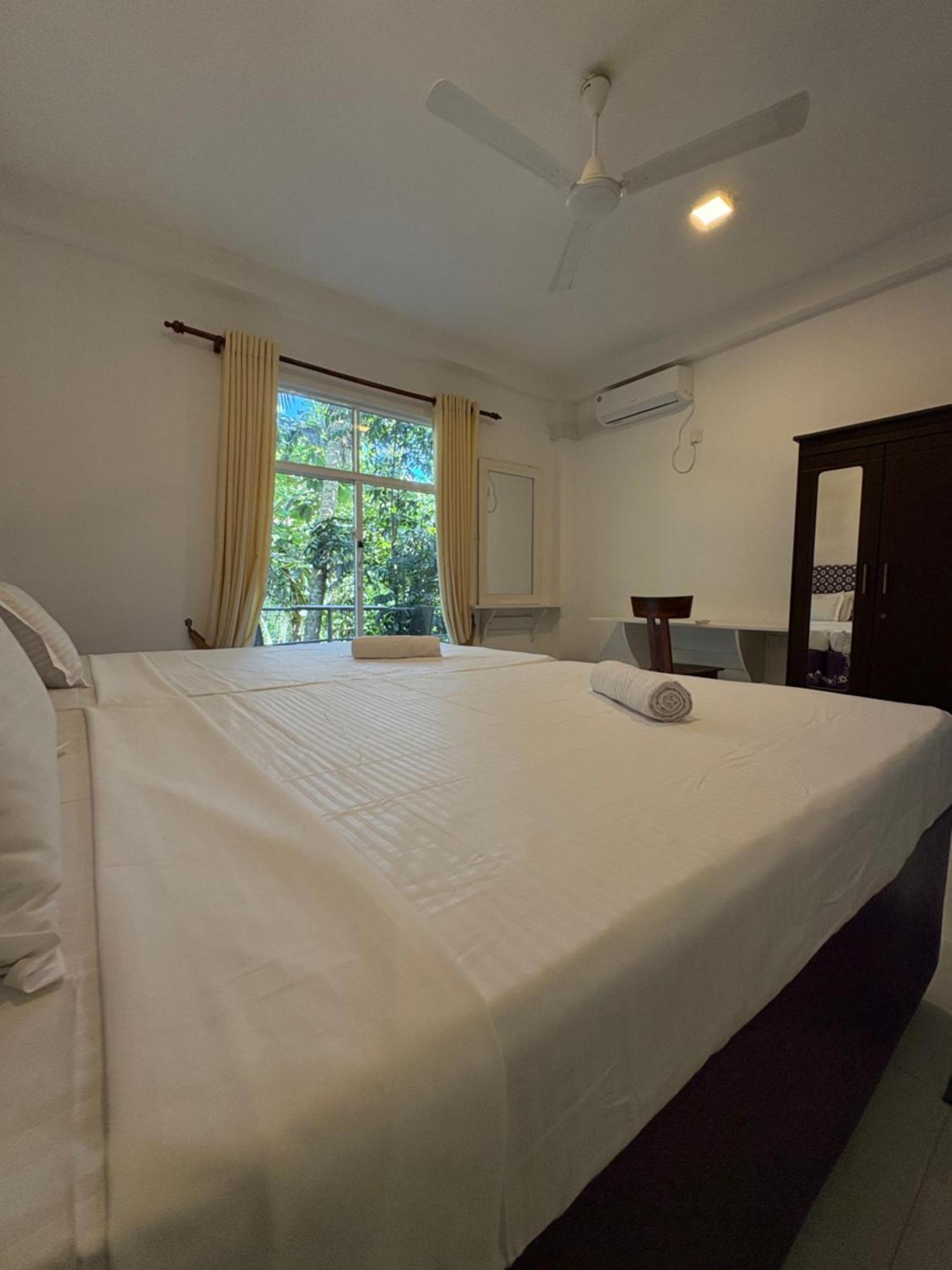 Wake N Flow, Weligama Exteriör bild