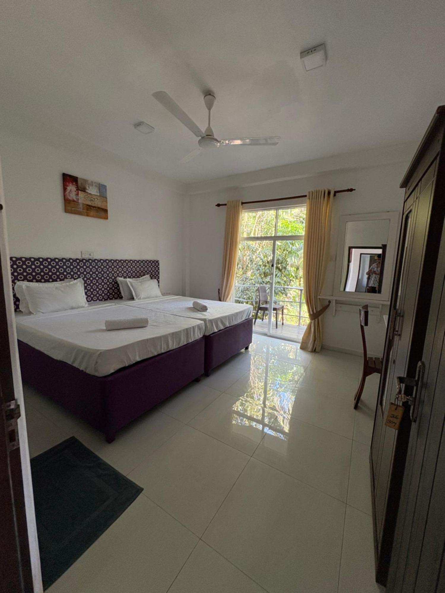 Wake N Flow, Weligama Exteriör bild