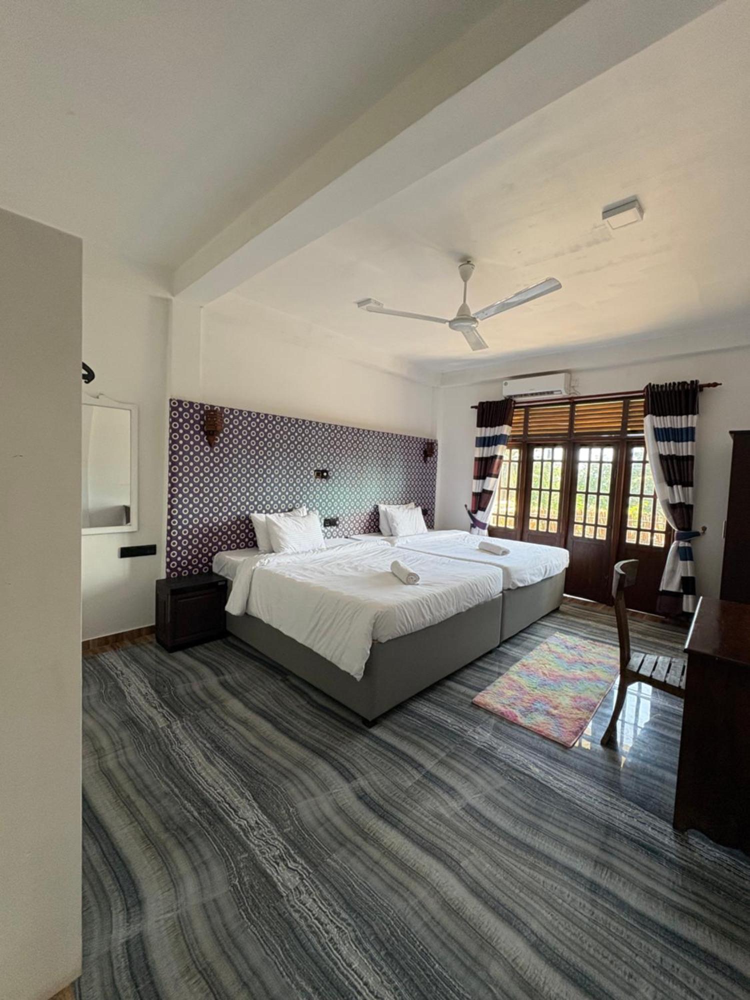 Wake N Flow, Weligama Exteriör bild