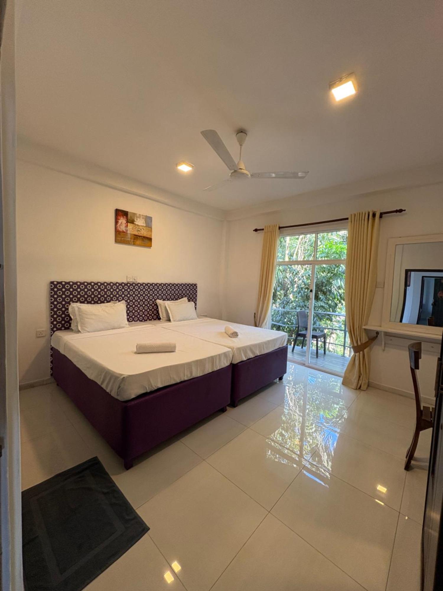 Wake N Flow, Weligama Exteriör bild